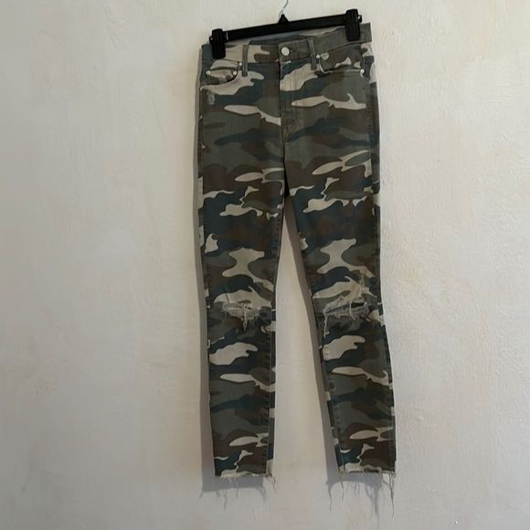 MOTHER Denim - Mother High Waisted Looker Camouflage Skinny Leg Frayed Hen Jeans Size 26